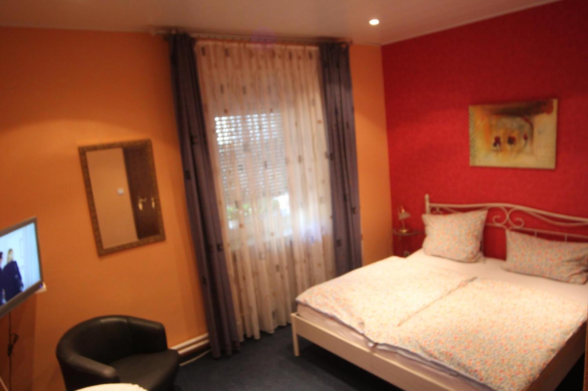 Moselromantik-Hotel Zum Loewen Ediger-Eller Habitación foto
