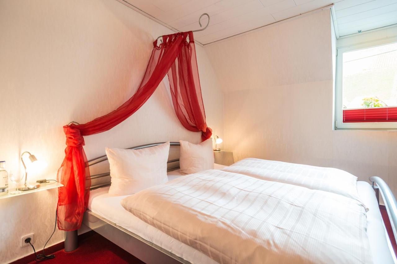 Moselromantik-Hotel Zum Loewen Ediger-Eller Habitación foto