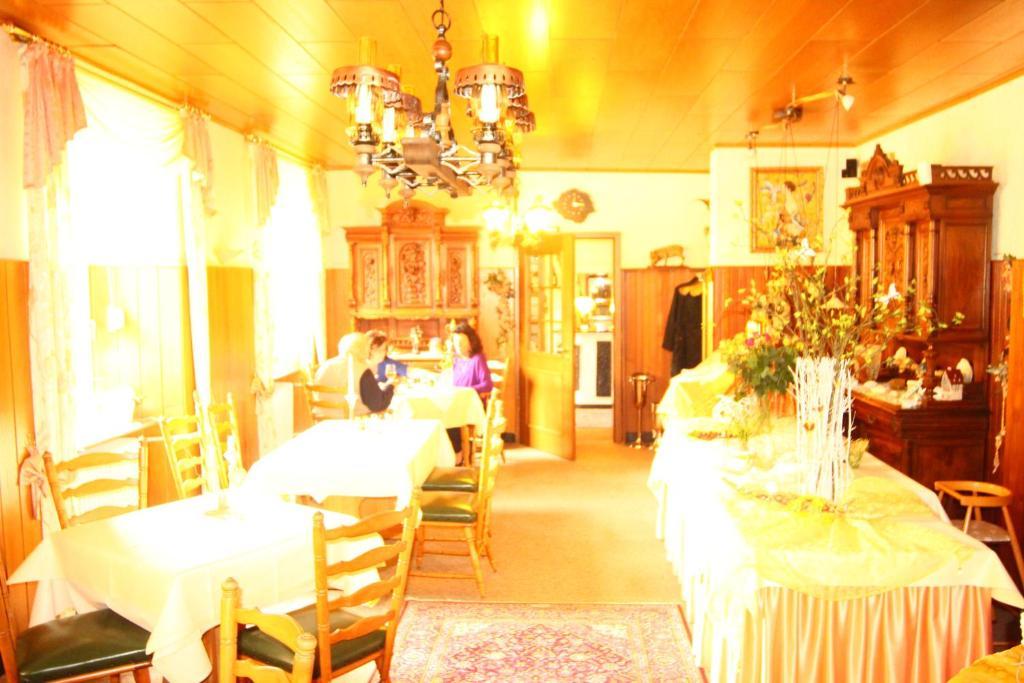 Moselromantik-Hotel Zum Loewen Ediger-Eller Habitación foto